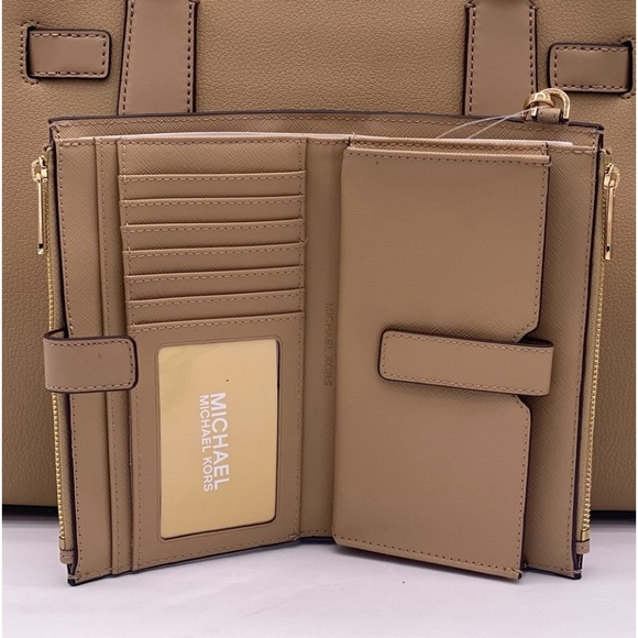 Michael Kors Hamilton
Medium Satchel and
Wallet Set Camel - Picture 6 of 13